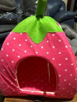 Strawberry House XL – Adorable & Cozy Pet Bed for Cats and Small Dogs