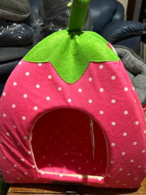Strawberry House XL – Adorable & Cozy Pet Bed for Cats and Small Dogs